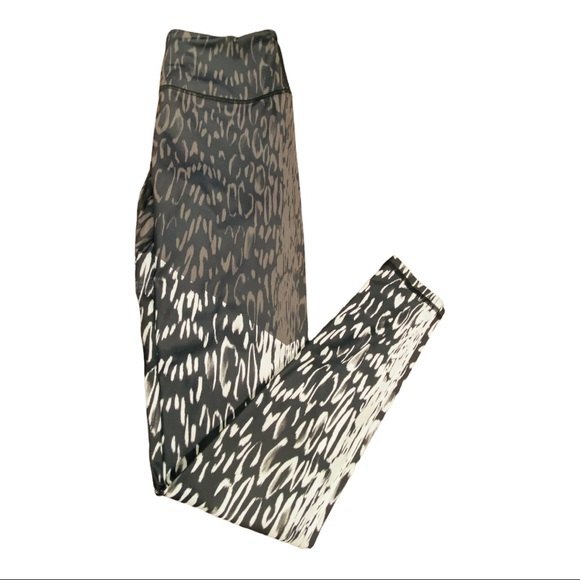 Victoria’s Secret Size Small Animal Print Knockout Compression Leggings - Picture 5 of 6